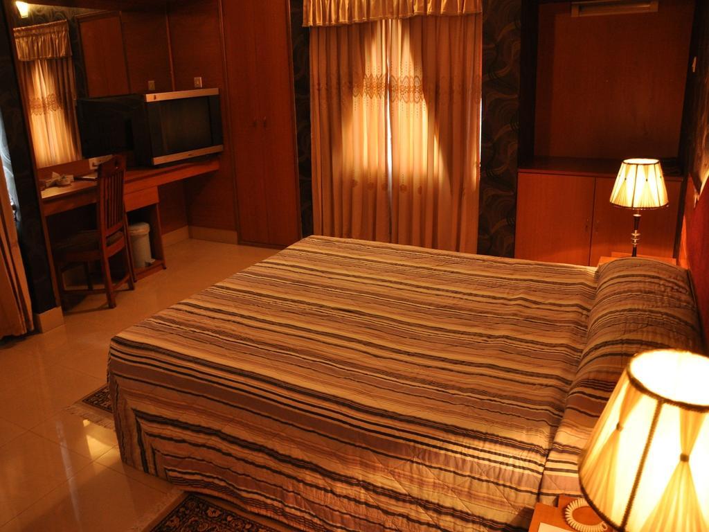 Hotel Naz Garden Bogra Habitación foto
